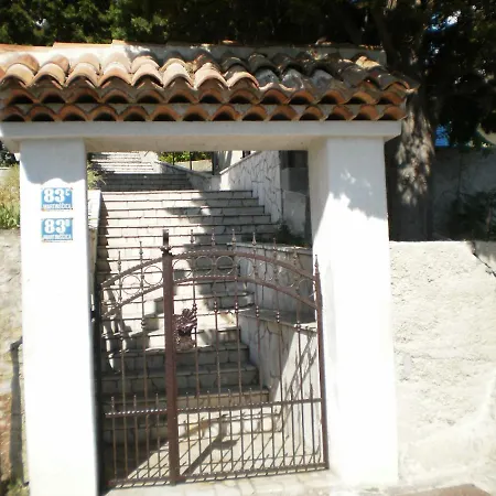 Pinezić Apartment *